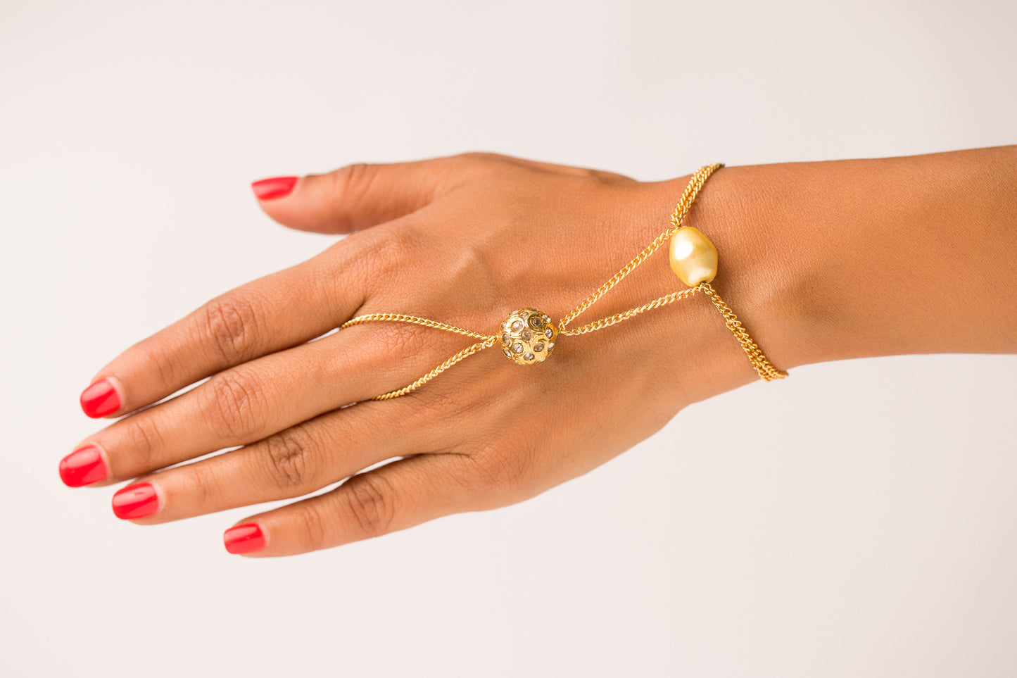 PEARL CRYSTAL WRIST CHAIN