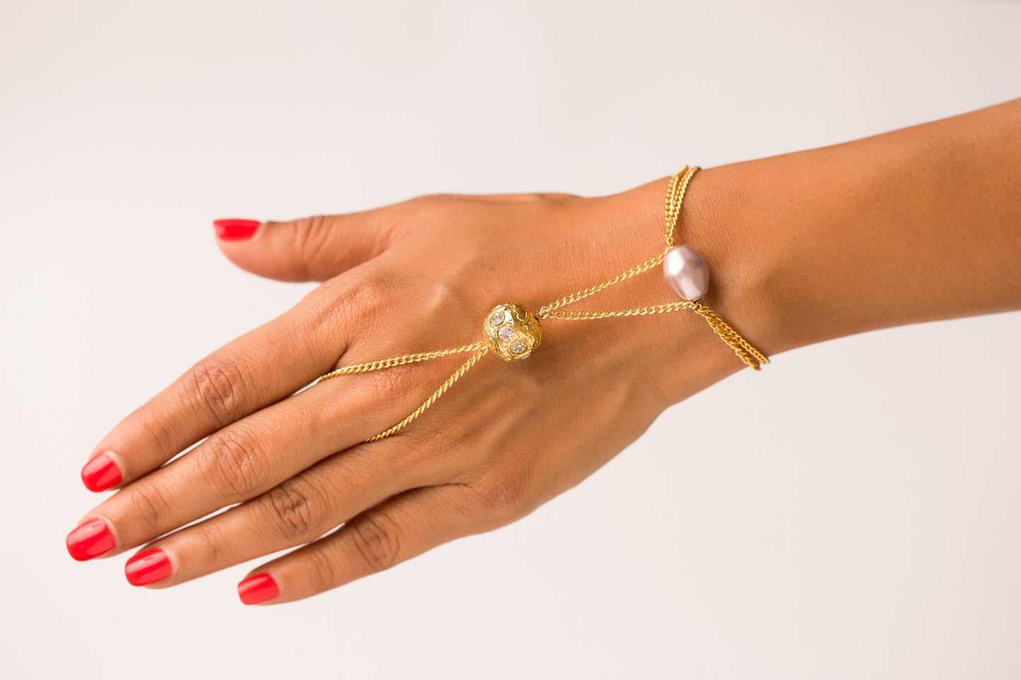 OYSTER PINK WRIST CHAIN